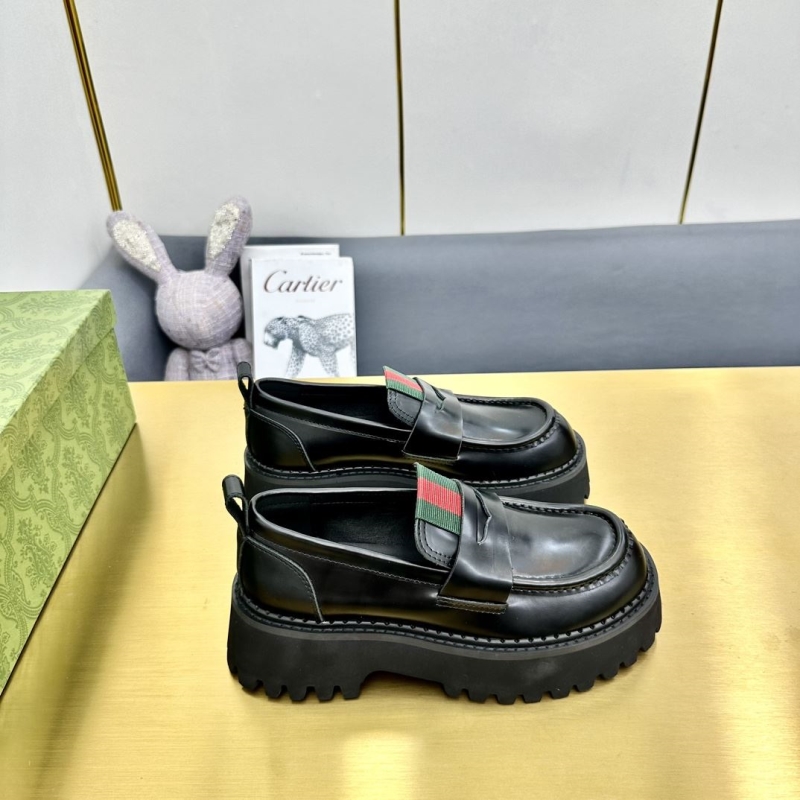 G*u*i casual shoes